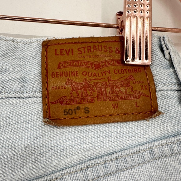 Levis Jeans Womens 29 Light Blue Skinny Button Fly Premium Distressed Skinny 501 - Picture 12 of 16